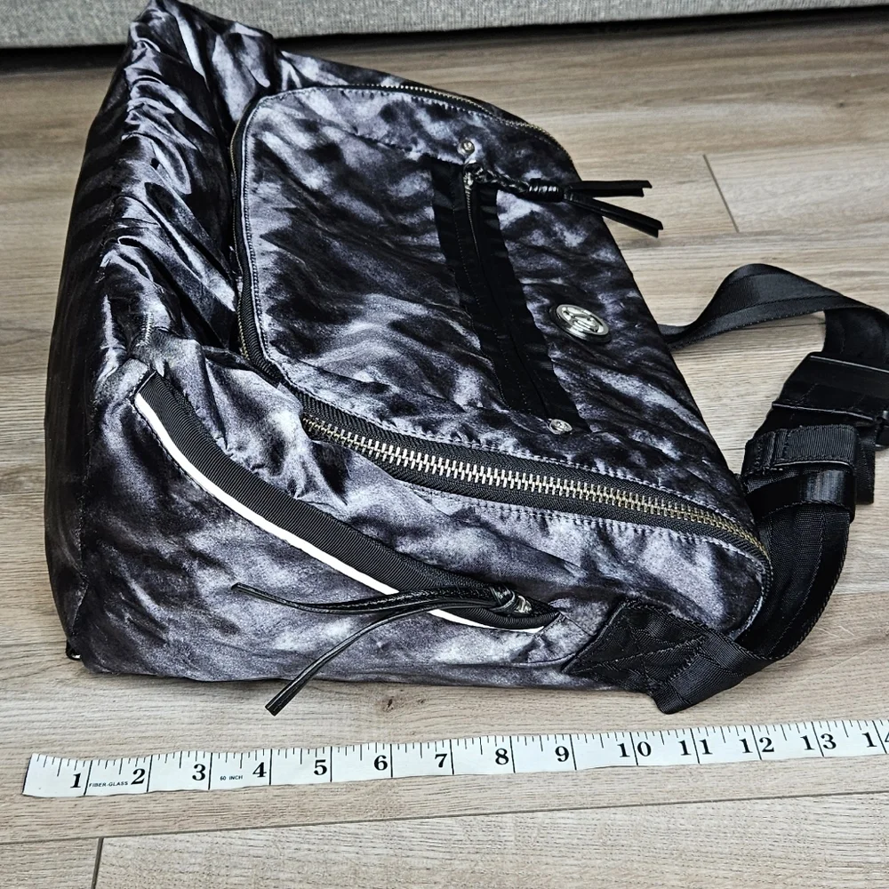 *RARE* LULULEMON Messenger Bag OFFERS WELCOME! - Picture 5 of 7